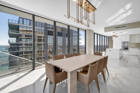 Condominio en alquiler en Miami, Florida, 4 dormitorios, 354.14 m2 № 2049639 - foto 8