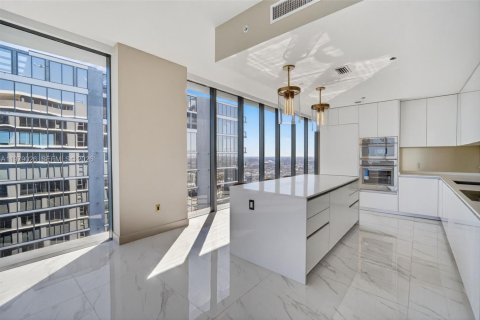 Condominio en alquiler en Miami, Florida, 4 dormitorios, 354.14 m2 № 2049639 - foto 14