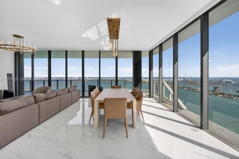 Condominio en alquiler en Miami, Florida, 4 dormitorios, 354.14 m2 № 2049639 - foto 6