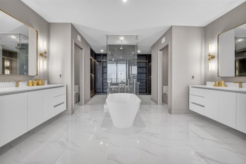 Condominio en alquiler en Miami, Florida, 4 dormitorios, 354.14 m2 № 2049639 - foto 22