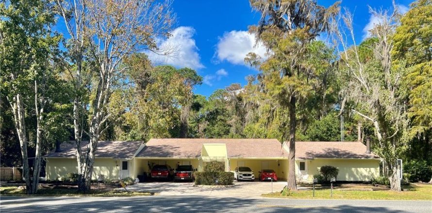 Commercial property in Homosassa, Florida 8 bedrooms, 366.41 sq.m. № 2393965