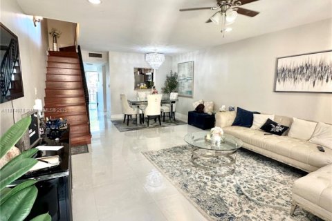 Condominio en Hollywood, Florida, 2 dormitorios  № 2045961