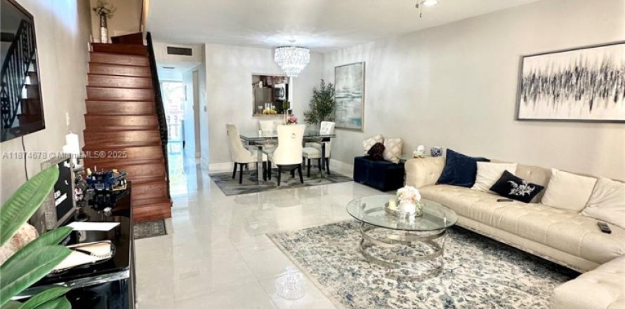 Condominio en Hollywood, Florida, 2 dormitorios  № 2045961