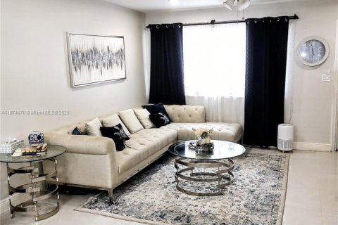 Condominio en venta en Hollywood, Florida, 2 dormitorios, 120.77 m2 № 2045961 - foto 3