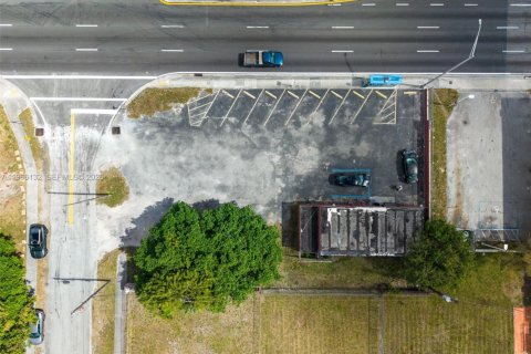 Propiedad comercial en venta en Miami, Florida № 2029632 - foto 21