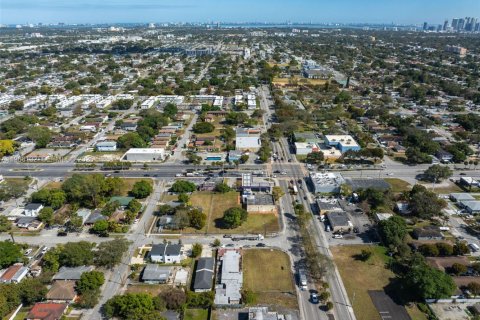 Propiedad comercial en venta en Miami, Florida № 2029632 - foto 5