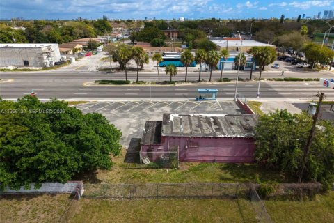 Propiedad comercial en venta en Miami, Florida № 2029632 - foto 20