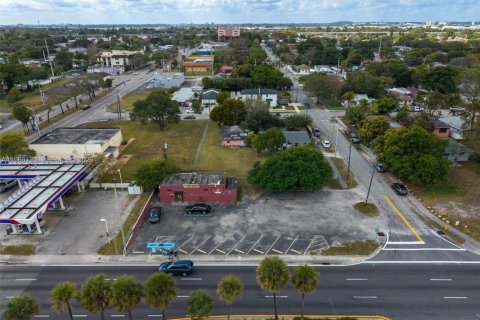 Propiedad comercial en venta en Miami, Florida № 2029632 - foto 8
