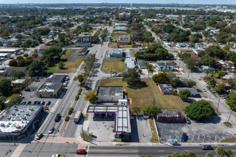 Propiedad comercial en venta en Miami, Florida № 2029632 - foto 7