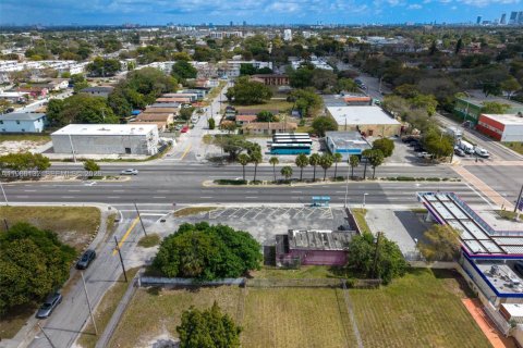 Propiedad comercial en venta en Miami, Florida № 2029632 - foto 19