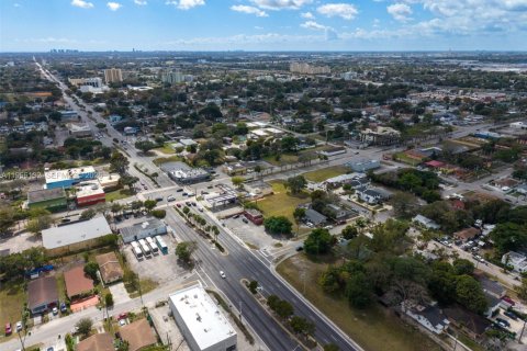 Propiedad comercial en venta en Miami, Florida № 2029632 - foto 14
