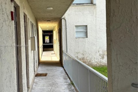 Copropriété à vendre à Miami, Floride: 2 chambres, 125.42 m2 № 2065360 - photo 6