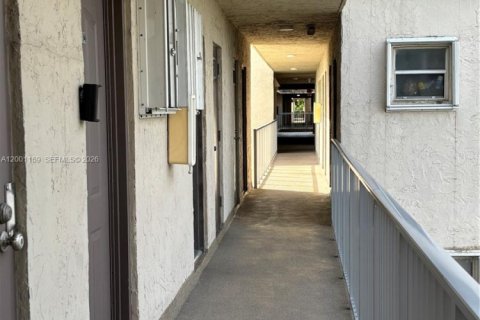 Copropriété à vendre à Miami, Floride: 2 chambres, 125.42 m2 № 2065360 - photo 9