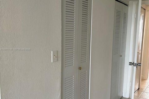 Copropriété à vendre à Miami, Floride: 2 chambres, 125.42 m2 № 2065360 - photo 24