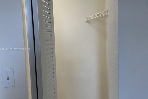 Copropriété à vendre à Miami, Floride: 2 chambres, 125.42 m2 № 2065360 - photo 25