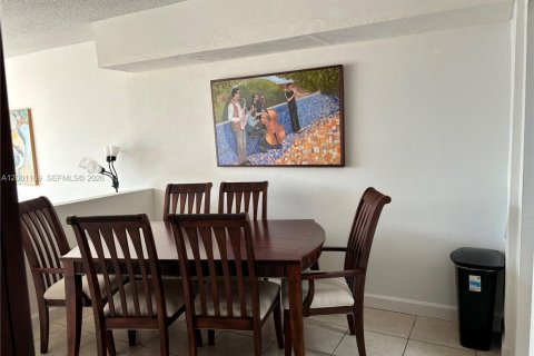 Copropriété à vendre à Miami, Floride: 2 chambres, 125.42 m2 № 2065360 - photo 13