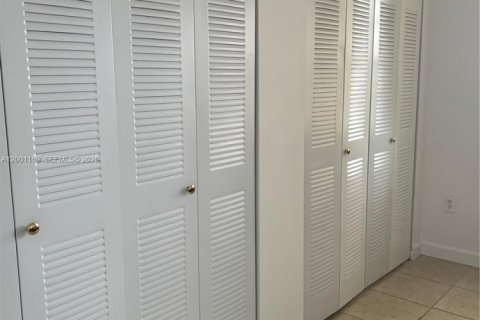 Copropriété à vendre à Miami, Floride: 2 chambres, 125.42 m2 № 2065360 - photo 4