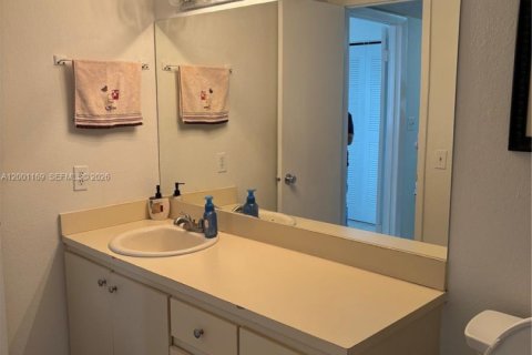 Copropriété à vendre à Miami, Floride: 2 chambres, 125.42 m2 № 2065360 - photo 19