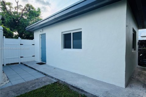 Immobilier commercial à louer à Miami, Floride: 26.2 m2 № 1969369 - photo 15