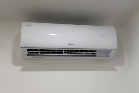 Immobilier commercial à louer à Miami, Floride: 26.2 m2 № 1969369 - photo 10