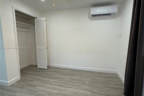 Immobilier commercial à louer à Miami, Floride: 26.2 m2 № 1969369 - photo 9