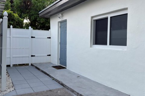 Immobilier commercial à louer à Miami, Floride: 26.2 m2 № 1969369 - photo 13