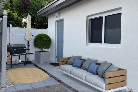 Immobilier commercial à louer à Miami, Floride: 26.2 m2 № 1969369 - photo 1