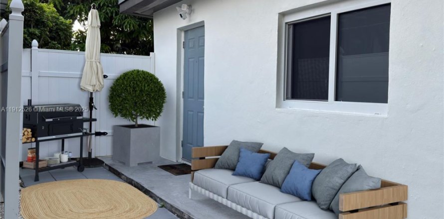 Immobilier commercial à Miami, Floride 26.2 m2 № 1969369