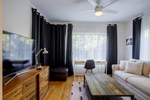 Propiedad comercial en venta en Miami, Florida, 213.12 m2 № 2054627 - foto 25