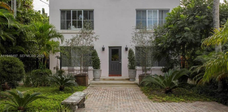 Propiedad comercial en Miami, Florida 213.12 m2 № 2054627