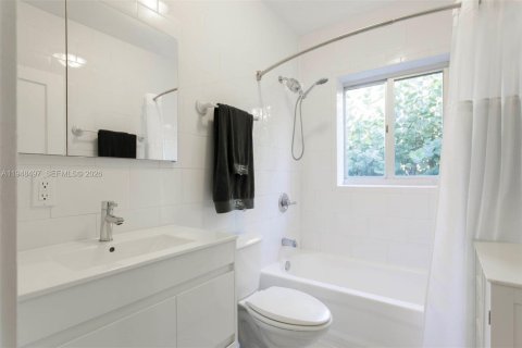 Propiedad comercial en venta en Miami, Florida, 213.12 m2 № 2054627 - foto 26