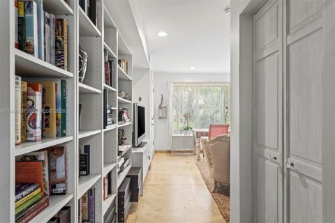 Propiedad comercial en venta en Miami, Florida, 213.12 m2 № 2054627 - foto 8