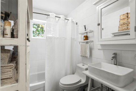 Propiedad comercial en venta en Miami, Florida, 213.12 m2 № 2054627 - foto 13