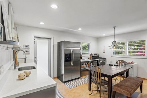 Propiedad comercial en venta en Miami, Florida, 213.12 m2 № 2054627 - foto 9