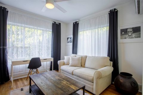 Propiedad comercial en venta en Miami, Florida, 213.12 m2 № 2054627 - foto 24