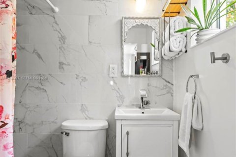 Propiedad comercial en venta en Miami, Florida, 213.12 m2 № 2054627 - foto 23