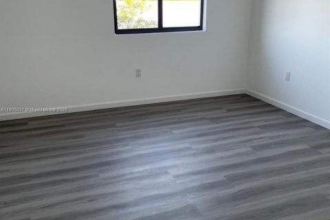 Townhouse in Florida City, Florida 3 bedrooms, 114.83 sq.m. № 1955899 - photo 5