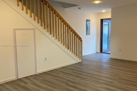 Townhouse in Florida City, Florida 3 bedrooms, 114.83 sq.m. № 1955899 - photo 4