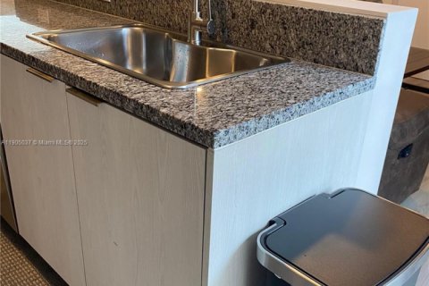 Townhouse in Florida City, Florida 3 bedrooms, 114.83 sq.m. № 1955899 - photo 3