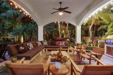 House in Palmetto Bay, Florida 6 bedrooms, 418.06 sq.m. № 2027808 - photo 6