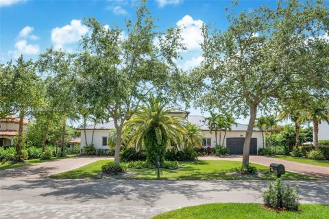 House in Palmetto Bay, Florida 6 bedrooms, 418.06 sq.m. № 2027808 - photo 16