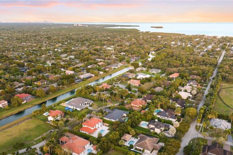 House in Palmetto Bay, Florida 6 bedrooms, 418.06 sq.m. № 2027808 - photo 14