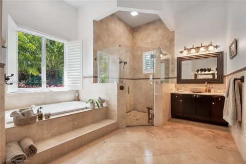 House in Palmetto Bay, Florida 6 bedrooms, 418.06 sq.m. № 2027808 - photo 25