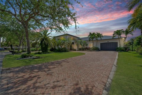 House in Palmetto Bay, Florida 6 bedrooms, 418.06 sq.m. № 2027808 - photo 8
