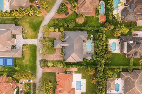 House in Palmetto Bay, Florida 6 bedrooms, 418.06 sq.m. № 2027808 - photo 10