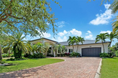 House in Palmetto Bay, Florida 6 bedrooms, 418.06 sq.m. № 2027808 - photo 15