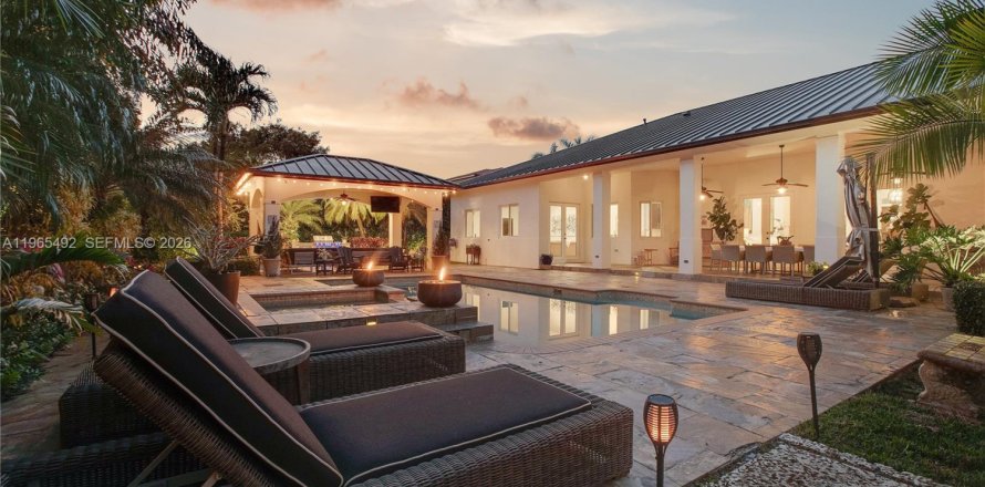 House in Palmetto Bay, Florida 6 bedrooms, 418.06 sq.m. № 2027808
