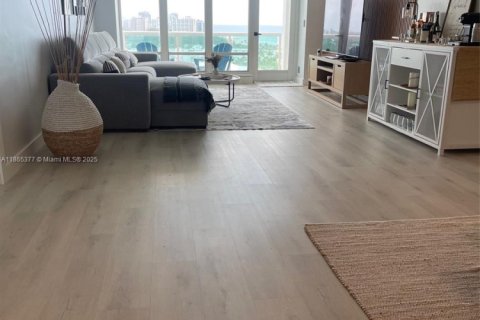 Condo in Fort Lauderdale, Florida, 2 bedrooms  № 1897643 - photo 2