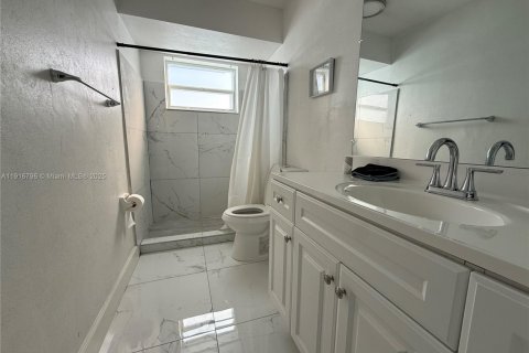 House in Miramar, Florida 4 bedrooms, 164.72 sq.m. № 1972788 - photo 14