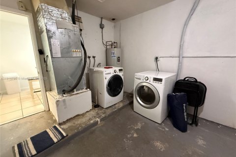 House in Miramar, Florida 4 bedrooms, 164.72 sq.m. № 1972788 - photo 18